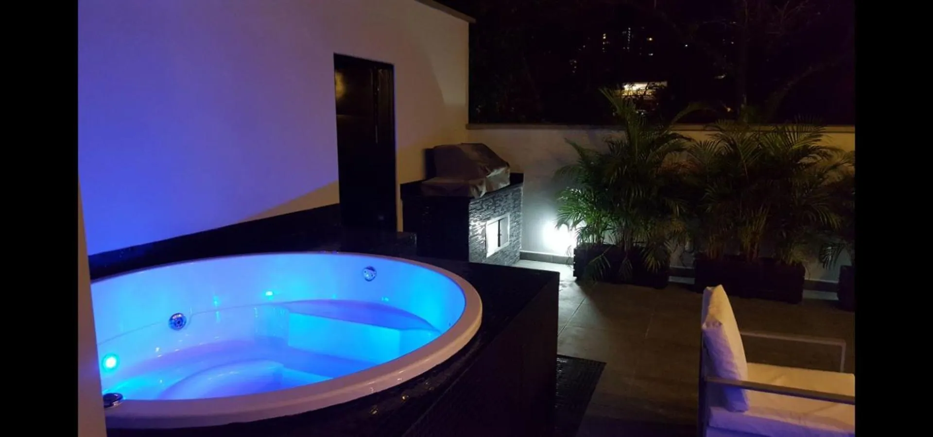 Επικοινωνία με το Luxury 3Br Private Rooftop